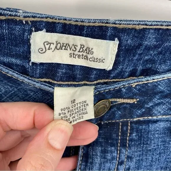 St. John’s Bay Women’s High Rise Classic Cut Jeans size 12 - Picture 2 of 4